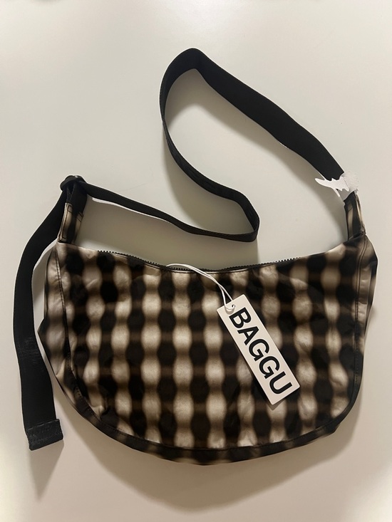 BAGGU Handbags - BAGGU Crescent Shoulder Bag in Blurred Gingham
